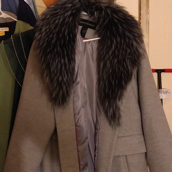 Dress suits - Picture 3 of 3